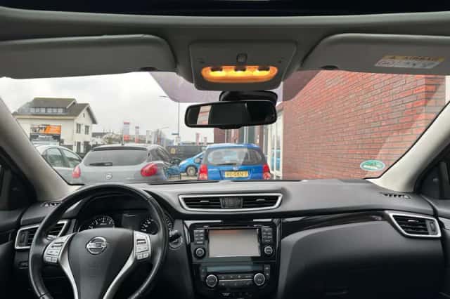 Nissan Qashqai (2015) thumbnail 3