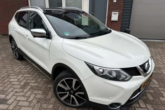 Nissan Qashqai (2015) thumbnail 1