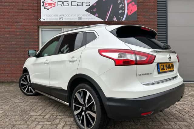 Nissan Qashqai (2015) thumbnail 2