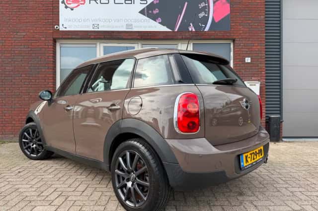 MINI Countryman (2011) thumbnail 2