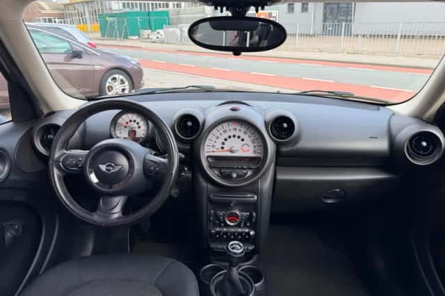 MINI Countryman (2011) thumbnail 3
