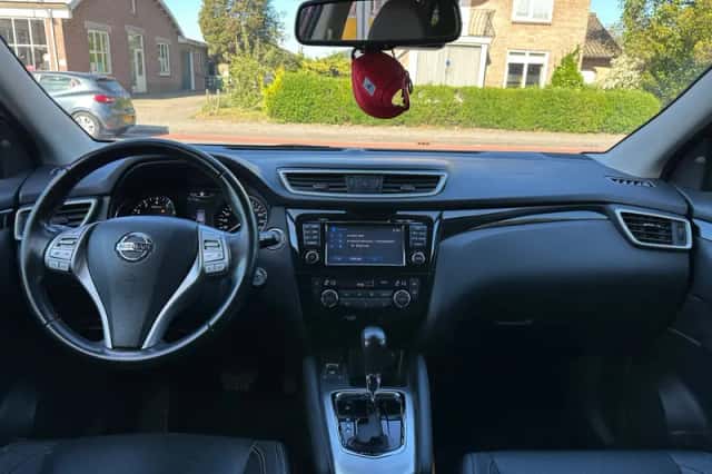 Nissan Qashqai (2015) thumbnail 3