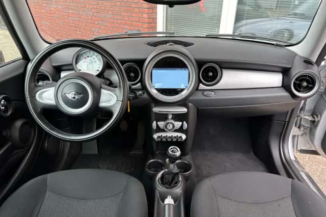 MINI Clubman (2008) thumbnail 3