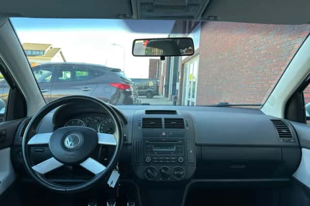 Volkswagen Polo (2008) thumbnail 3