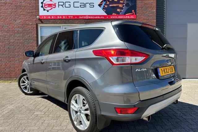 Ford Kuga (2013) thumbnail 2