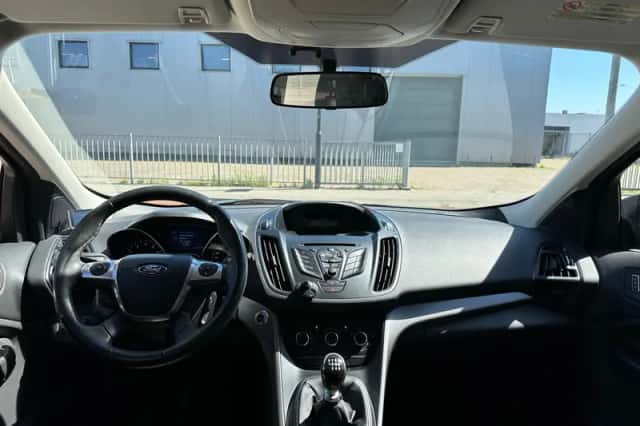Ford Kuga (2013) thumbnail 3