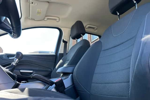 Ford Kuga (2013) thumbnail 4
