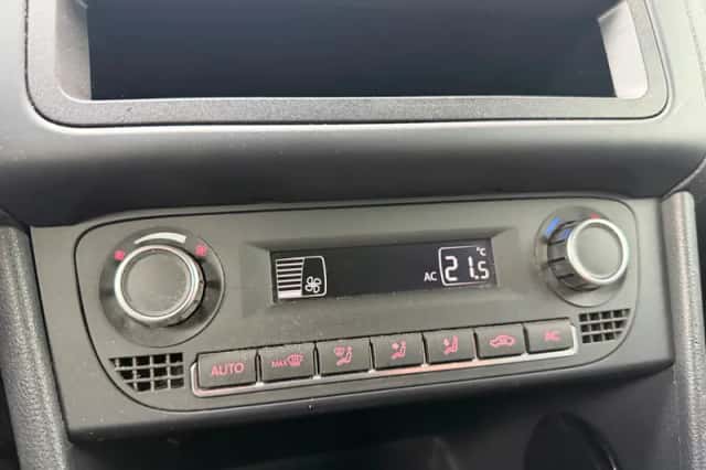 Volkswagen Polo (2012) thumbnail 5