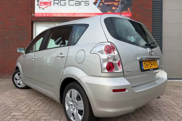 Toyota Verso (2008) thumbnail 2