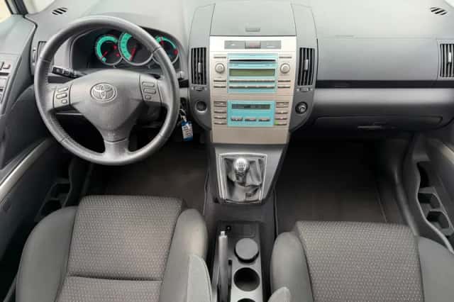 Toyota Verso (2008) thumbnail 3
