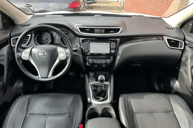 Nissan Qashqai (2017) thumbnail 3