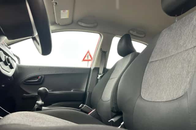 Kia Picanto (2012) thumbnail 4