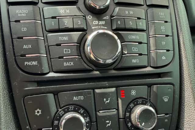 Opel Meriva (2011) thumbnail 4