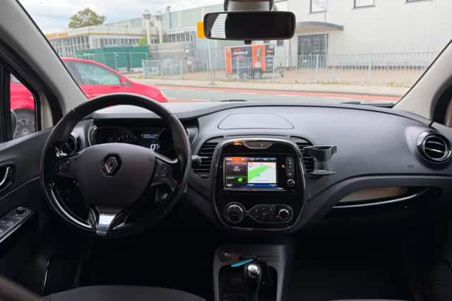 Renault Captur (2014) thumbnail 3