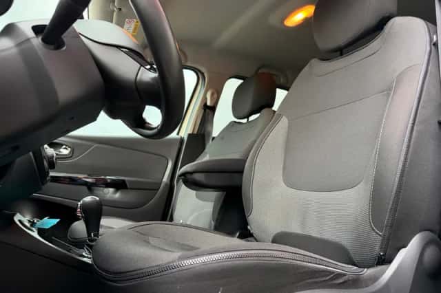 Renault Captur (2014) thumbnail 4