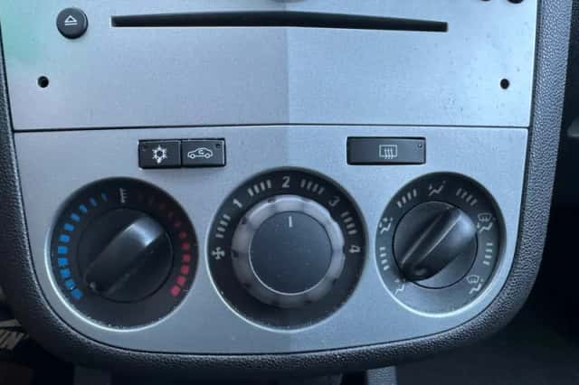 Opel Corsa (2011) thumbnail 5