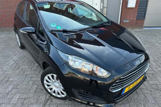 Ford Fiesta (2014) thumbnail 1