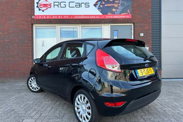 Ford Fiesta (2014) thumbnail 2