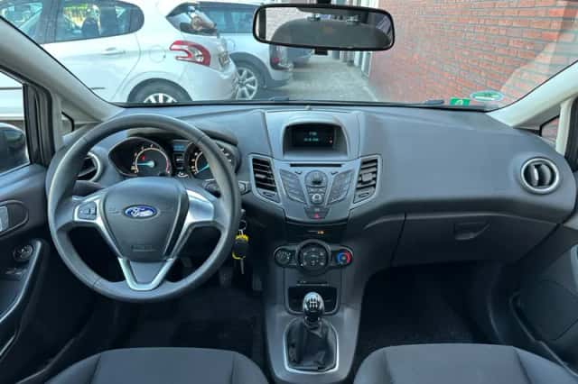 Ford Fiesta (2014) thumbnail 3