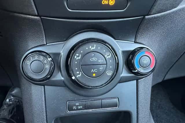 Ford Fiesta (2014) thumbnail 5