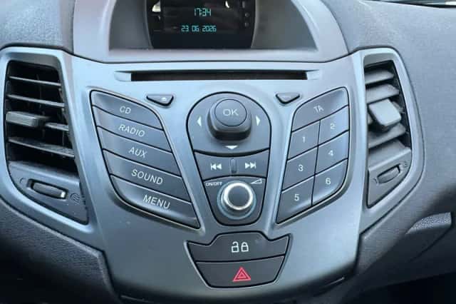 Ford Fiesta (2014) thumbnail 6