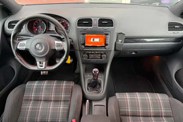 Volkswagen Golf (2011) thumbnail 3