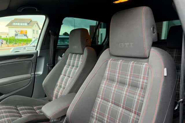 Volkswagen Golf (2011) thumbnail 4