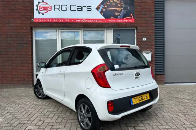 Kia Picanto (2012) thumbnail 2