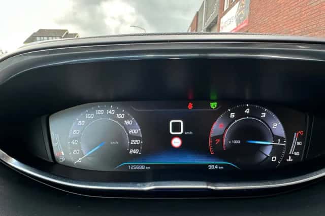 Peugeot 5008 (2018) thumbnail 5