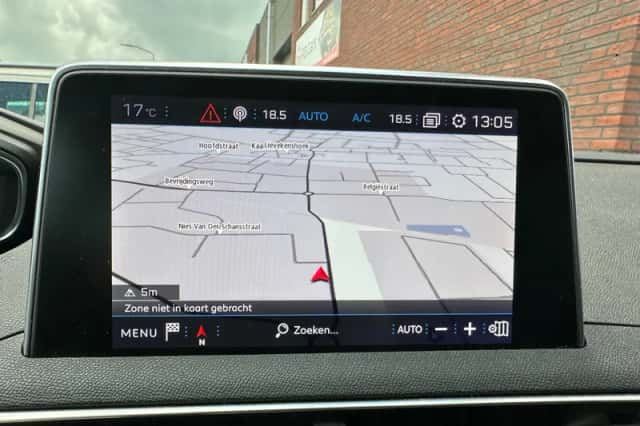 Peugeot 5008 (2018) thumbnail 6