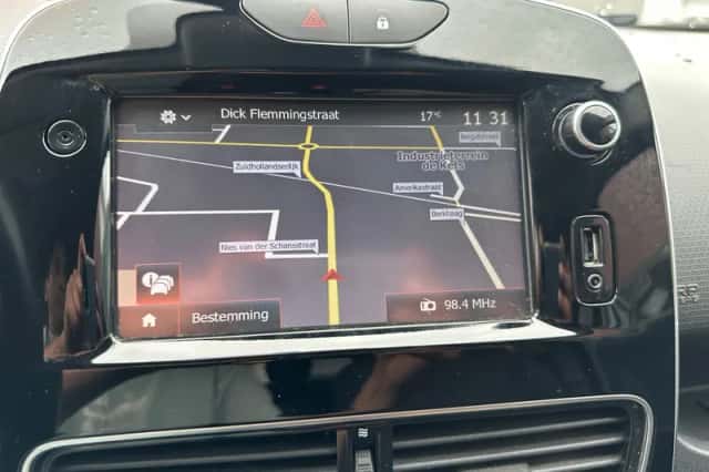 Renault Clio (2016) thumbnail 5