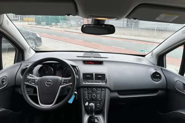 Opel Meriva (2013) thumbnail 3