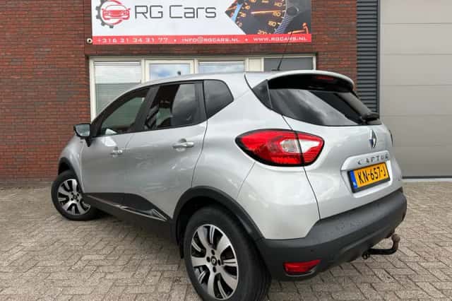 Renault Captur (2016) thumbnail 2