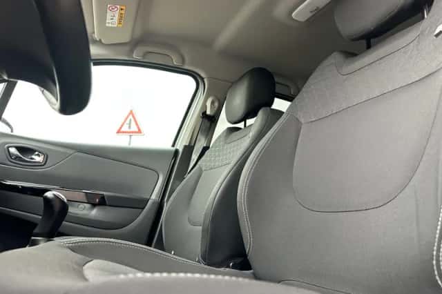 Renault Captur (2016) thumbnail 3