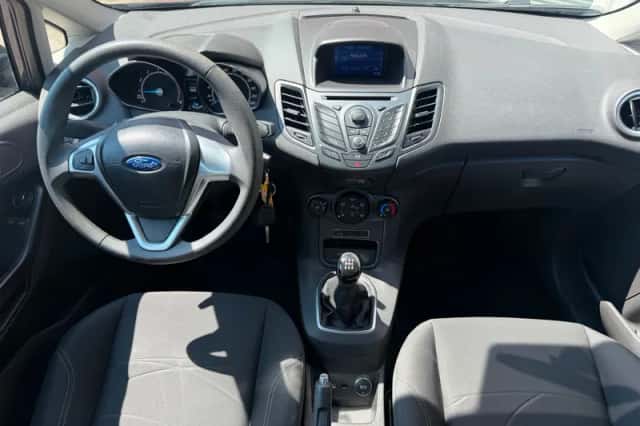 Ford Fiesta (2013) thumbnail 3