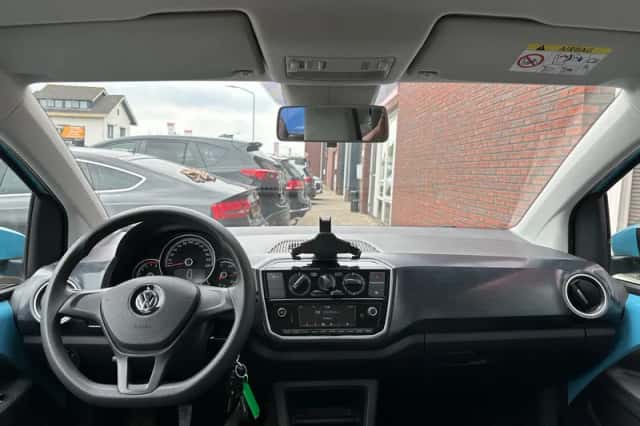 Volkswagen Up! (2017) thumbnail 3
