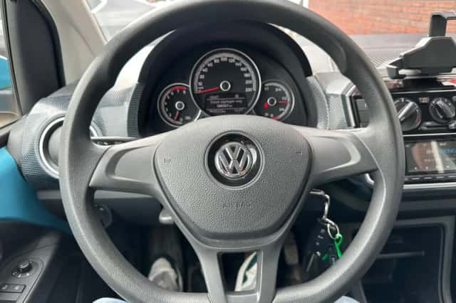 Volkswagen Up! (2017) thumbnail 6
