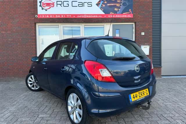 Opel Corsa (2013) thumbnail 2