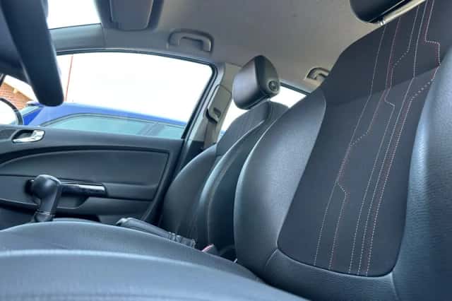 Opel Corsa (2013) thumbnail 4
