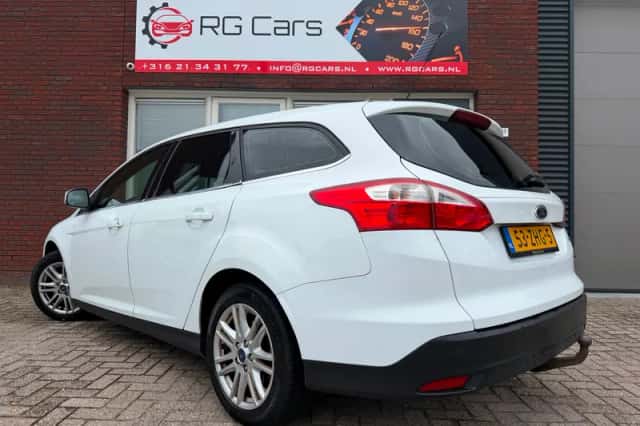 Ford Focus (2012) thumbnail 2