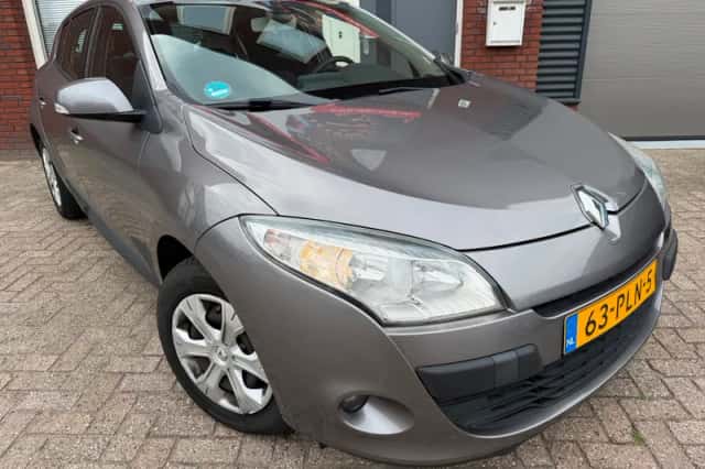 Renault Mégane (2011) thumbnail 1