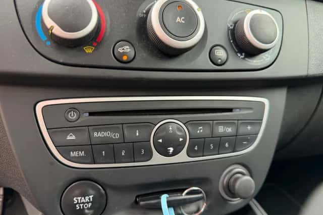 Renault Mégane (2011) thumbnail 6
