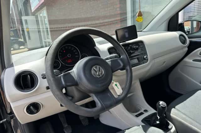 Volkswagen Up! (2012) thumbnail 3