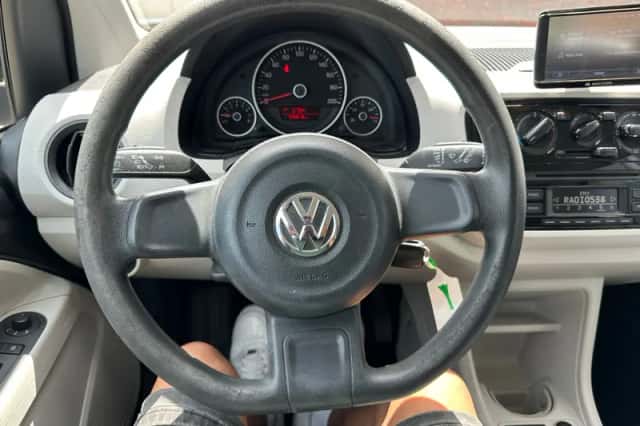 Volkswagen Up! (2012) thumbnail 5