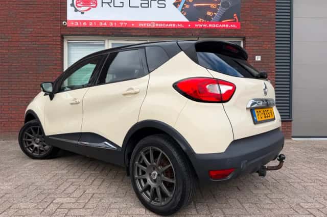 Renault Captur (2016) thumbnail 2