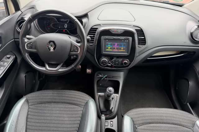 Renault Captur (2016) thumbnail 3