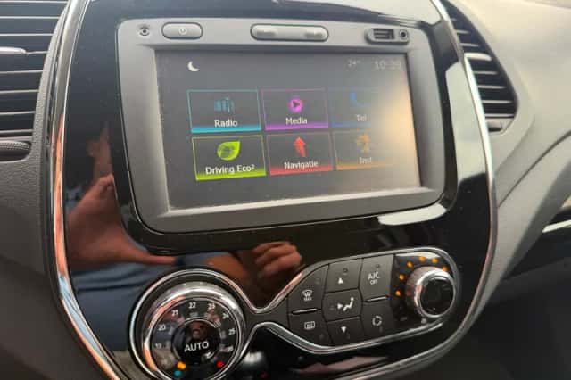 Renault Captur (2016) thumbnail 5