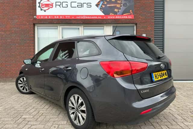 Kia Cee'd (2015) thumbnail 2