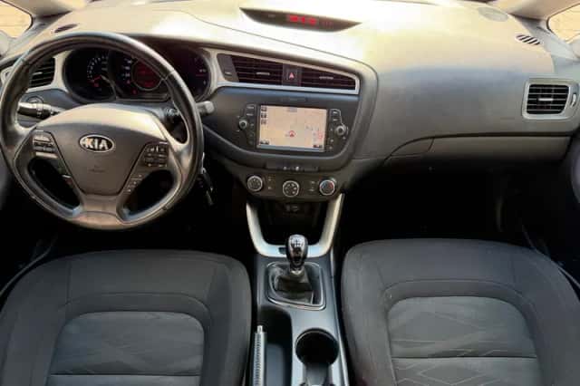 Kia Cee'd (2015) thumbnail 3