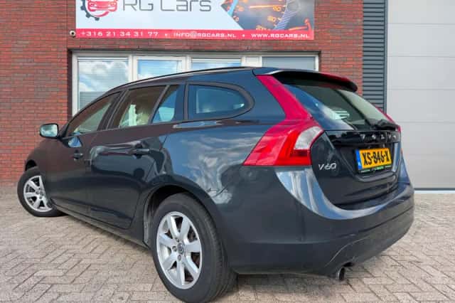 Volvo V60 (2013) thumbnail 2